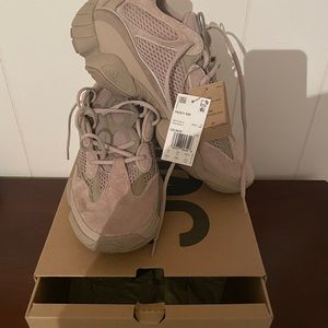 BRAND NEW YEEZY 500 SIZE 10.5